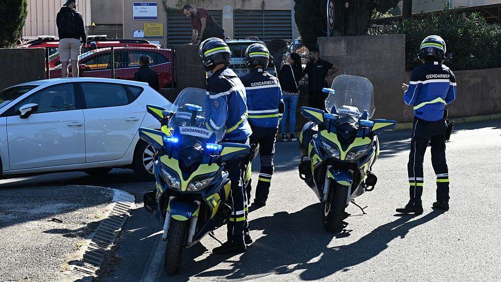 Police officers at Lakanal middle school