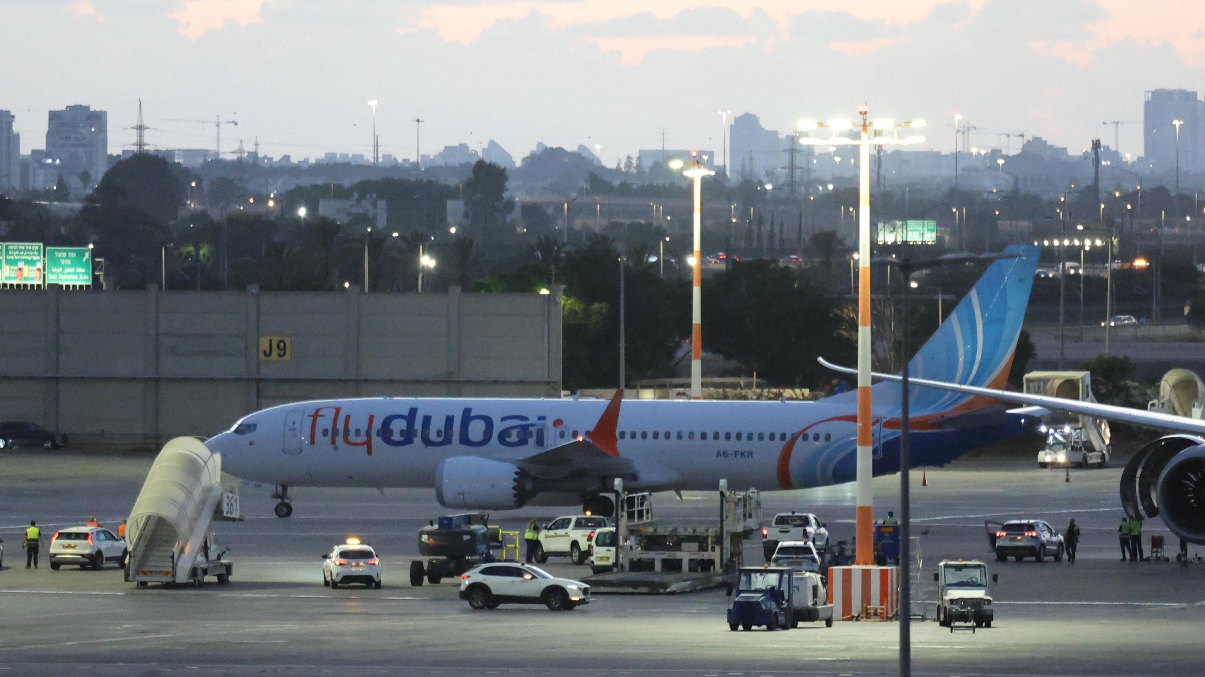 Heroic Pilot Saves 174 Lives After Fellow Pilot Stabs Him on Israel‑Bound Flight